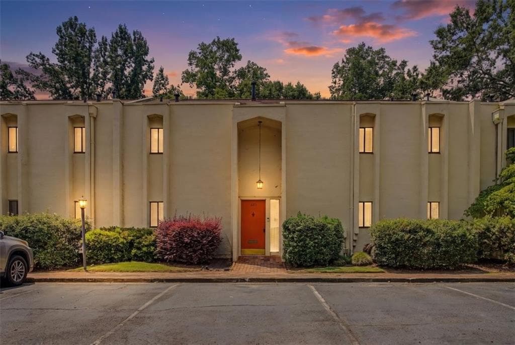 4 bedroom, 4 bathroom, 1,764 sq ft condominium for sale at 1323 S Ponce De Leon Avenue, Atlanta, GA 30306 — photo 1 of 44