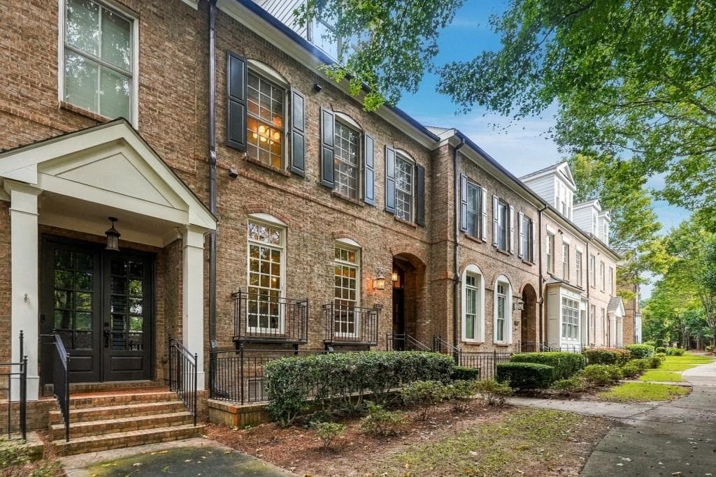 4 bedroom, 5 bathroom, 3,477 sq ft townhouse for sale at 657 Lockton Place, Sandy Springs, GA 30342 — photo 3