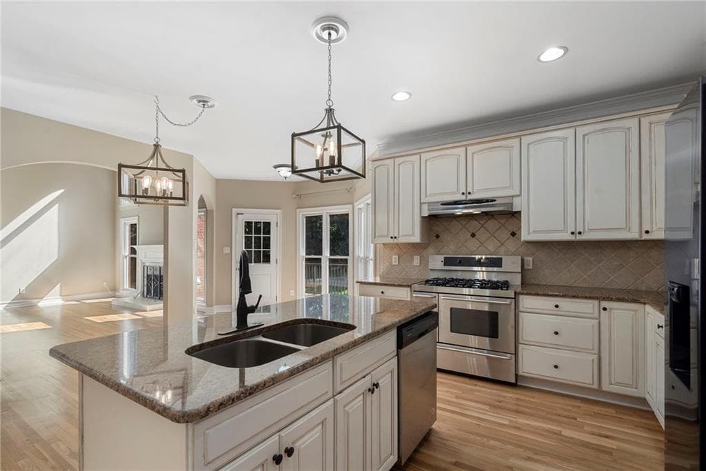 5 bedroom, 5 bathroom, 4,603 sq ft single family residence for sale at 405 Island Cove Drive, Newnan, GA 30263 — photo 9