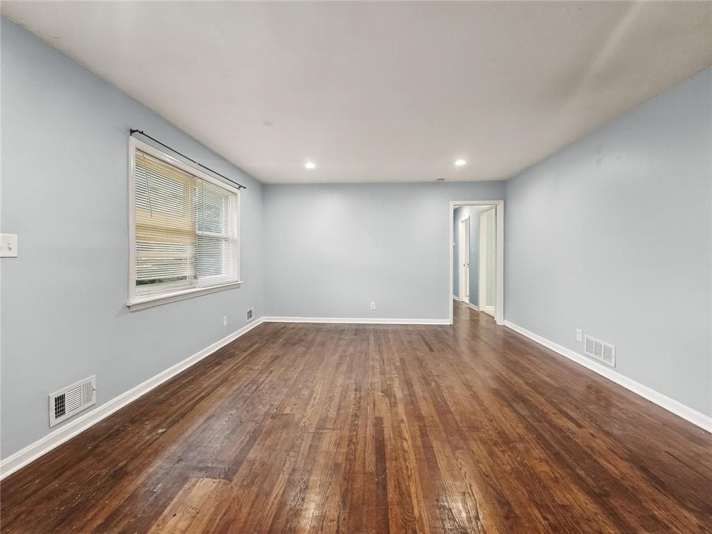 4 bedroom, 2 bathroom, 1,319 sq ft single family residence for sale at 530 Allgood Road, Stone Mountain, GA 30083 — photo 4