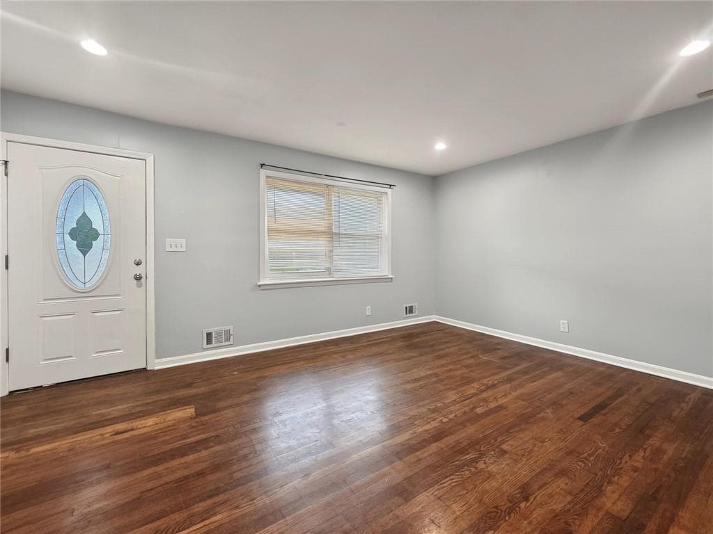 4 bedroom, 2 bathroom, 1,319 sq ft single family residence for sale at 530 Allgood Road, Stone Mountain, GA 30083 — photo 5