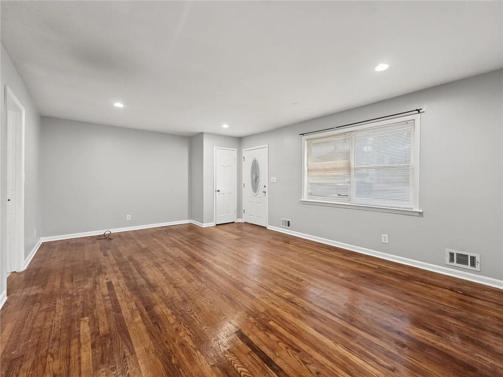 4 bedroom, 2 bathroom, 1,319 sq ft single family residence for sale at 530 Allgood Road, Stone Mountain, GA 30083 — photo 6