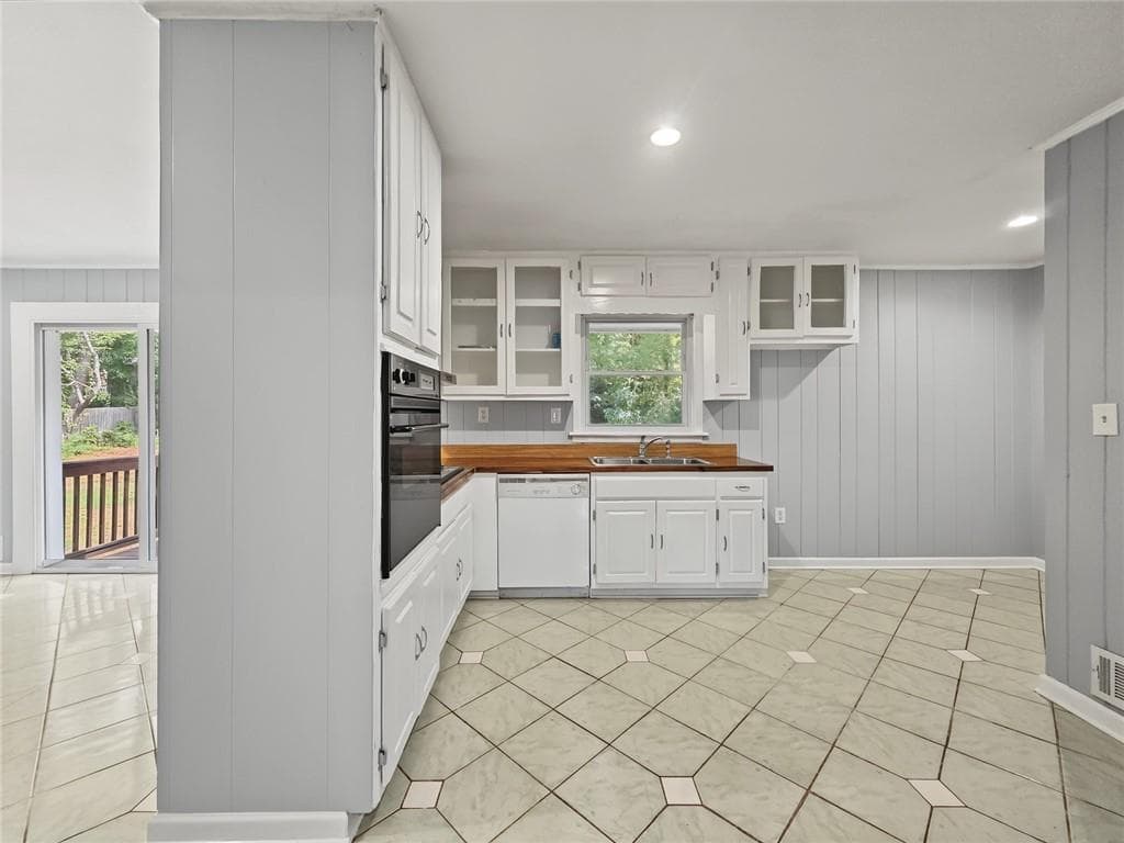 4 bedroom, 2 bathroom, 1,319 sq ft single family residence for sale at 530 Allgood Road, Stone Mountain, GA 30083 — photo 7