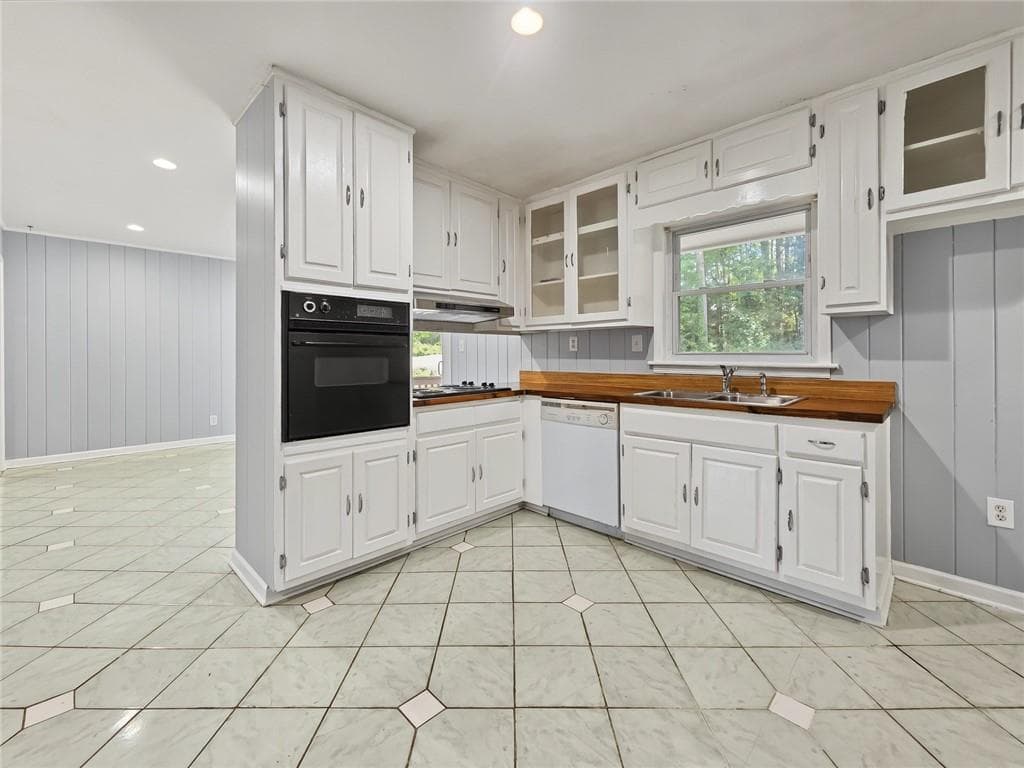 4 bedroom, 2 bathroom, 1,319 sq ft single family residence for sale at 530 Allgood Road, Stone Mountain, GA 30083 — photo 8