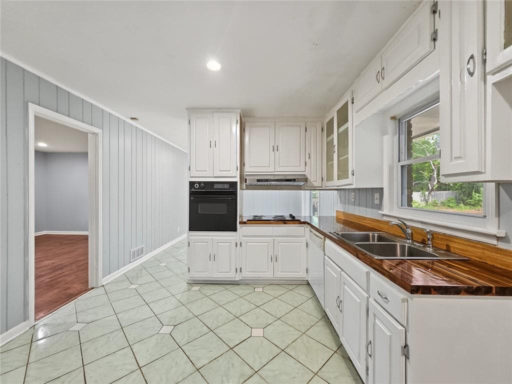 4 bedroom, 2 bathroom, 1,319 sq ft single family residence for sale at 530 Allgood Road, Stone Mountain, GA 30083 — photo 9