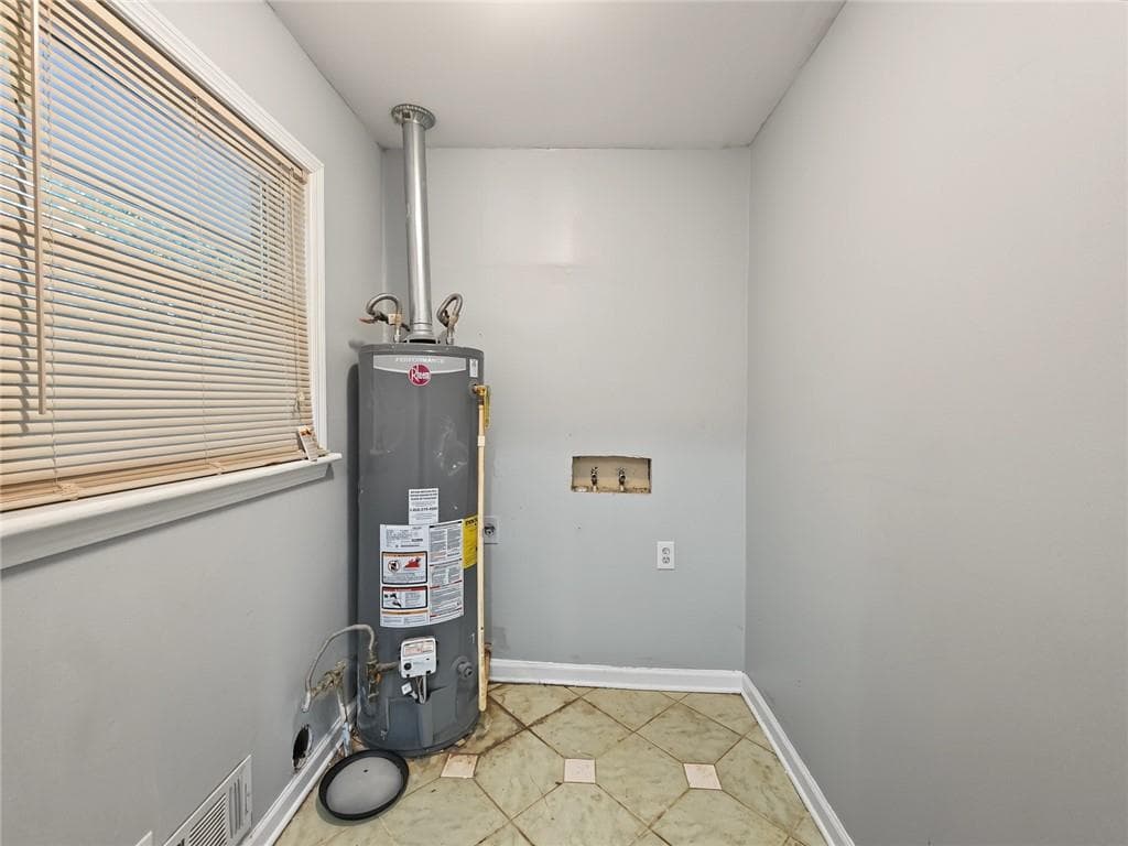 4 bedroom, 2 bathroom, 1,319 sq ft single family residence for sale at 530 Allgood Road, Stone Mountain, GA 30083 — photo 10