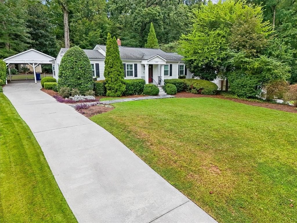3 bedroom, 2 bathroom, 1,400 sq ft single family residence for sale at 2838 N Thompson Road, Atlanta, GA 30319 — photo 3