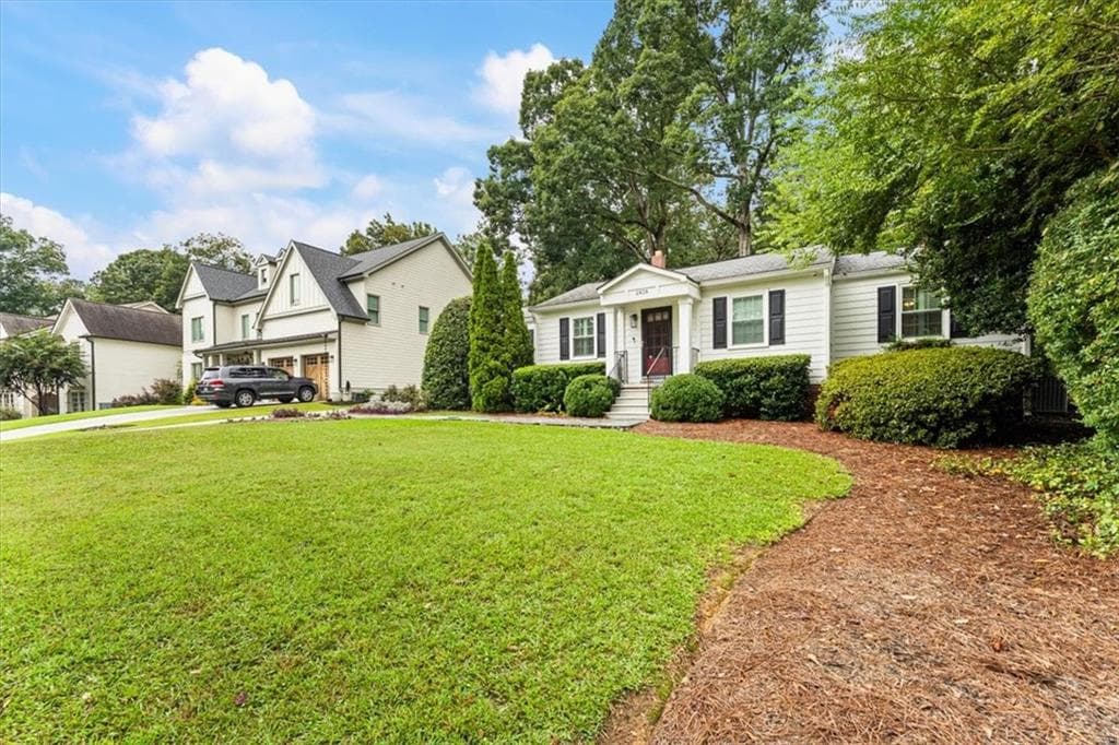 3 bedroom, 2 bathroom, 1,400 sq ft single family residence for sale at 2838 N Thompson Road, Atlanta, GA 30319 — photo 4