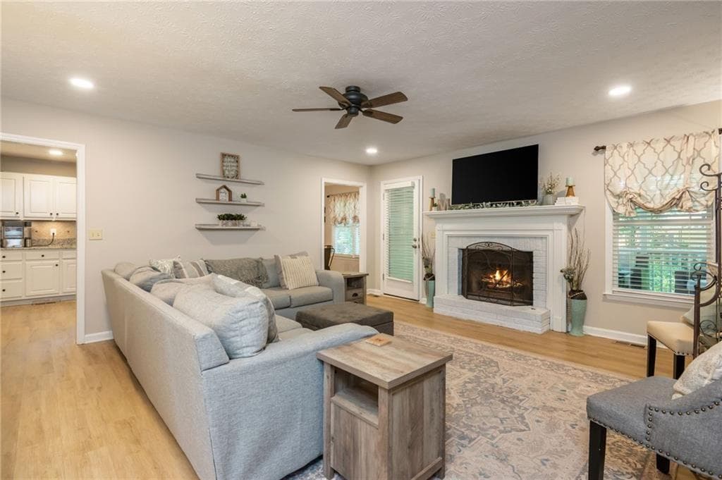 4 bedroom, 3 bathroom, 2,770 sq ft single family residence for rent at 6011 Crabapple Way, Powder Springs, GA 30127 for $2,900 a month — photo 6