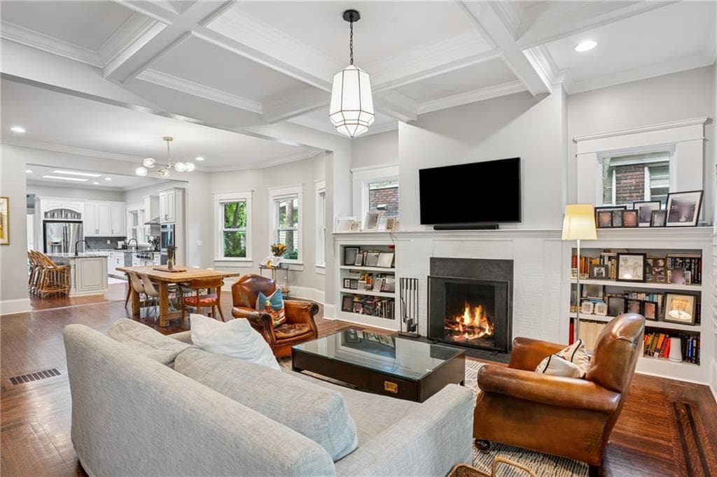 4 bedroom, 3 bathroom, 2,957 sq ft single family residence for rent at 1016 Highland View, Atlanta, GA 30306 for $8,500 a month — photo 3