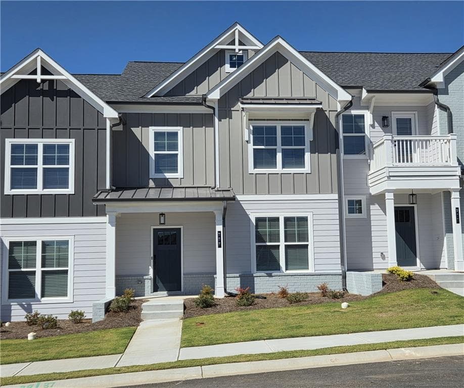 3 bedroom, 3 bathroom, 1,810 sq ft townhouse for sale at 208 Grand Highlands Court, Winder, GA 30680