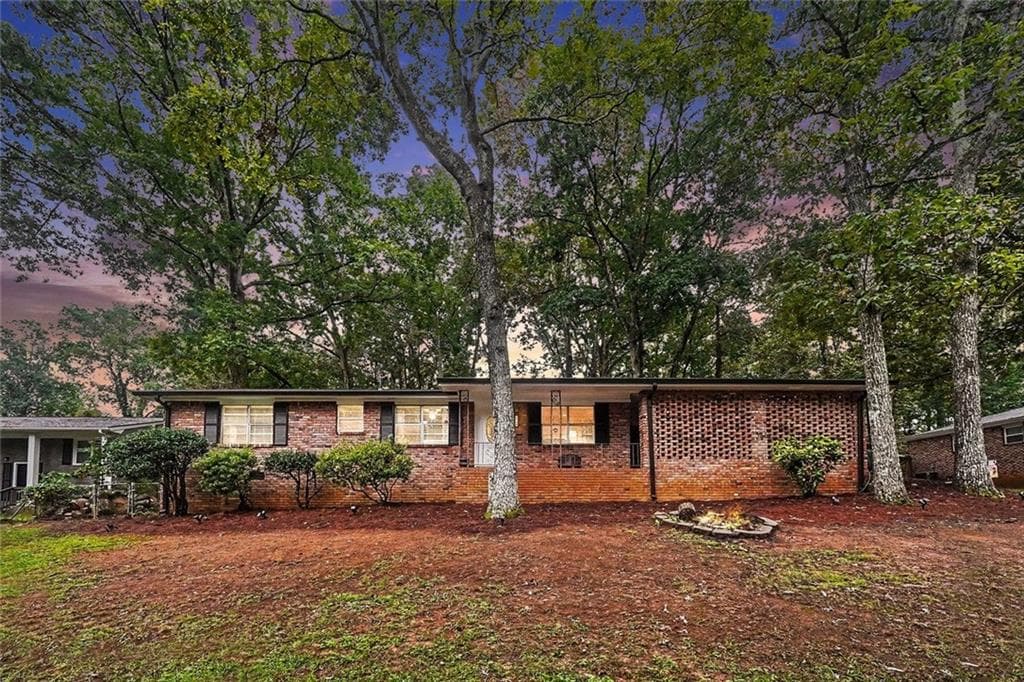 3 bedroom, 2 bathroom, 1,305 sq ft single family residence for sale at 5714 Amalfi Way, Douglasville, GA 30135