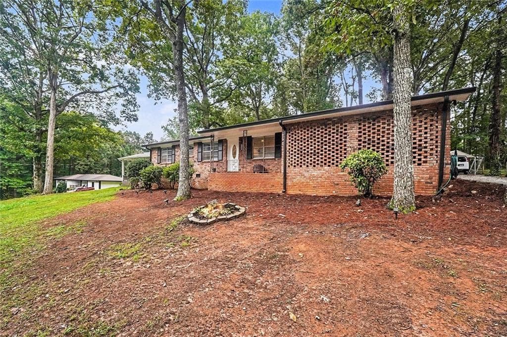 3 bedroom, 2 bathroom, 1,305 sq ft single family residence for sale at 5714 Amalfi Way, Douglasville, GA 30135 — photo 2
