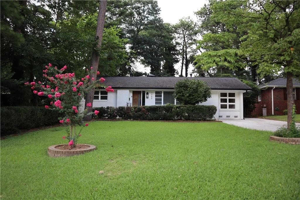 3 bedroom, 3 bathroom, 2,490 sq ft single family residence for sale at 1988 Brewer Boulevard, Atlanta, GA 30310 — photo 2