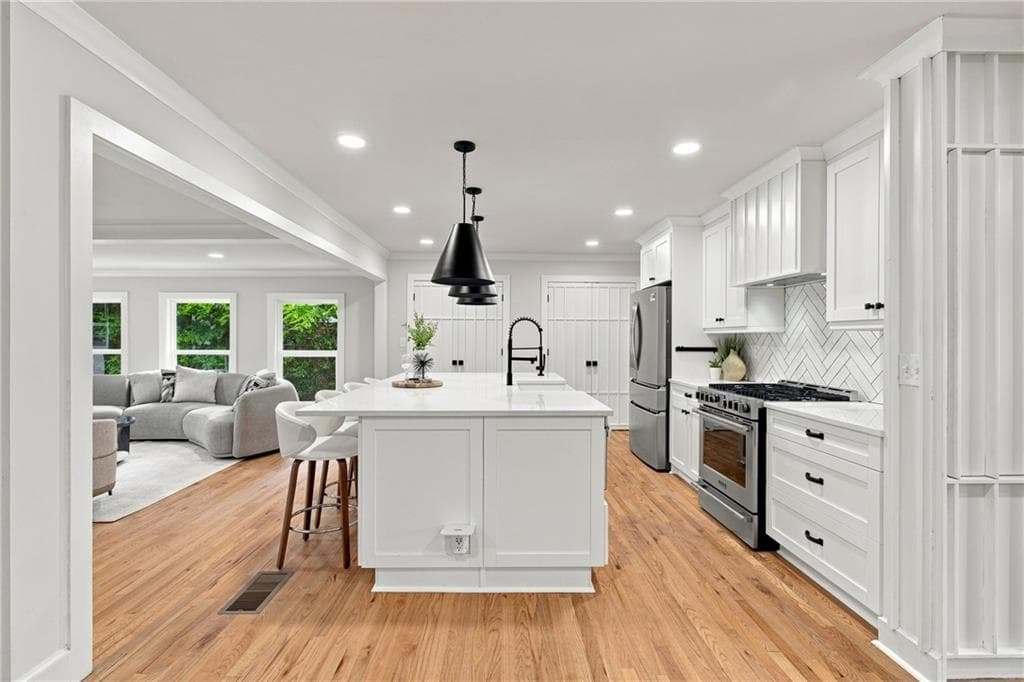3 bedroom, 3 bathroom, 2,490 sq ft single family residence for sale at 1988 Brewer Boulevard, Atlanta, GA 30310 — photo 9