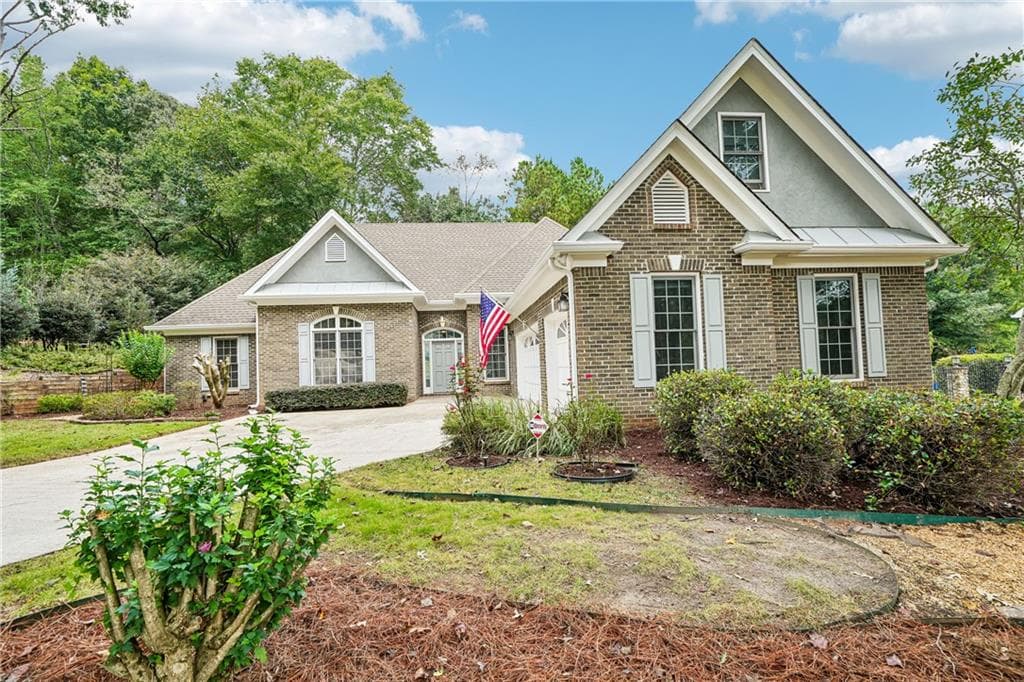 3 bedroom, 3 bathroom, 2,902 sq ft single family residence for sale at 4519 Knightsbridge Road, Flowery Branch, GA 30542 — photo 2