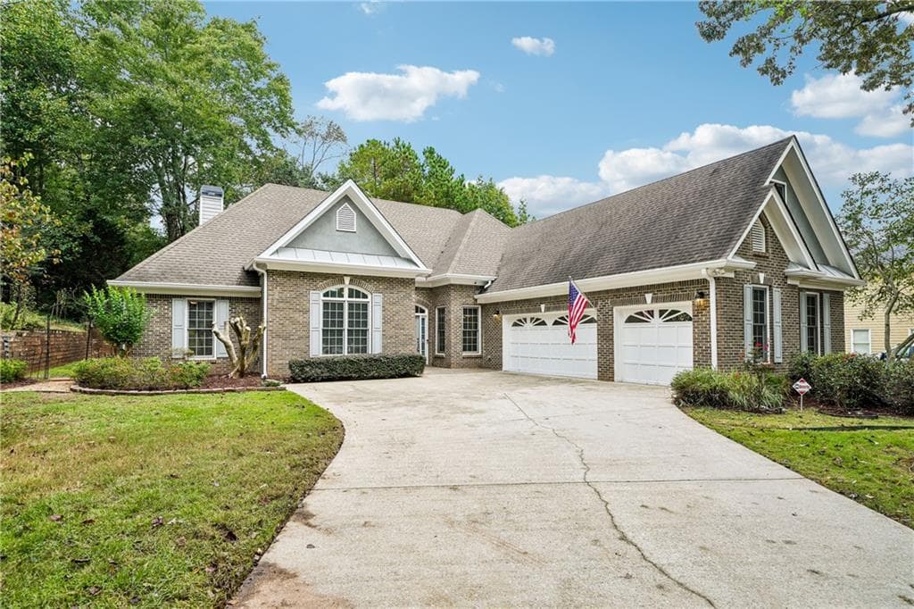 3 bedroom, 3 bathroom, 2,902 sq ft single family residence for sale at 4519 Knightsbridge Road, Flowery Branch, GA 30542 — photo 3