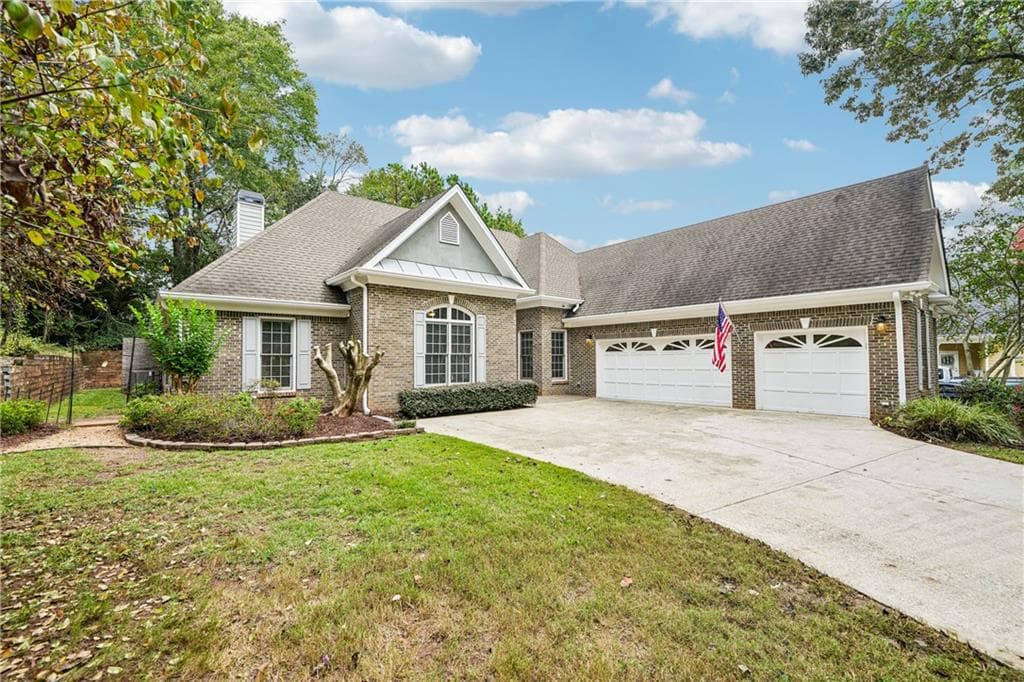 3 bedroom, 3 bathroom, 2,902 sq ft single family residence for sale at 4519 Knightsbridge Road, Flowery Branch, GA 30542 — photo 4