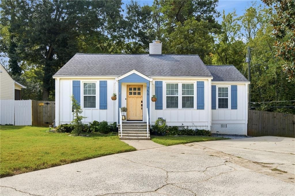 3 bedroom, 1 bathroom, 1,104 sq ft single family residence for sale at 756 Mimosa Drive, Marietta, GA 30060 — photo 1 of 43