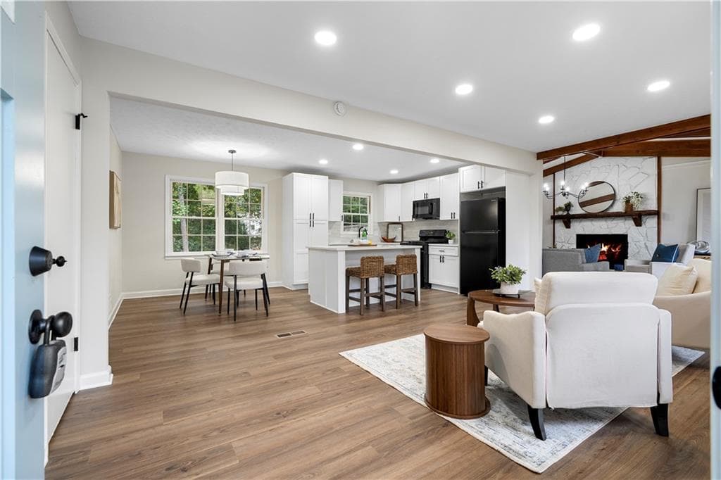 4 bedroom, 2 bathroom, 1,826 sq ft single family residence for sale at 2751 Dunwood Lane, Acworth, GA 30102 — photo 3