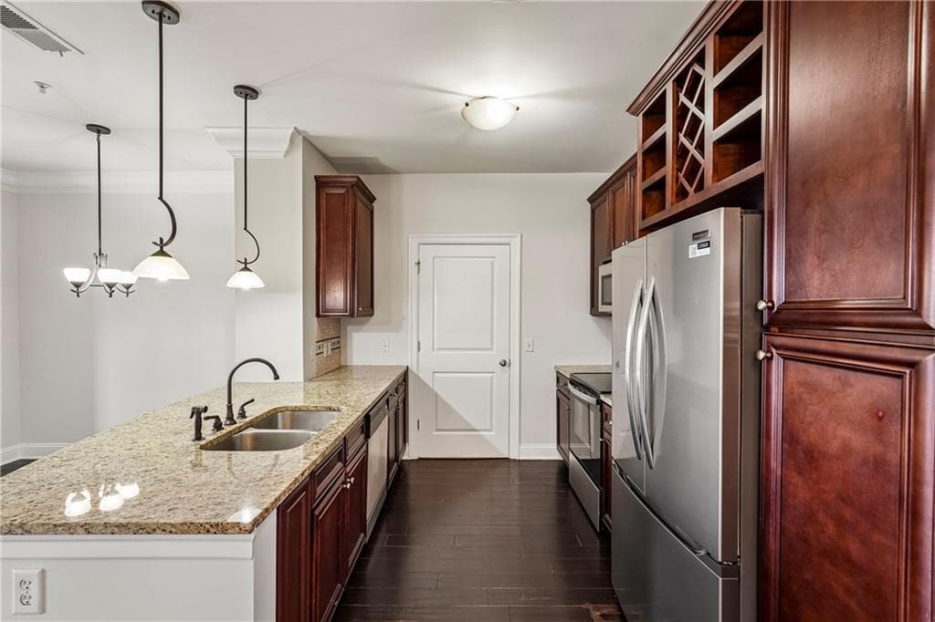 2 bedroom, 2 bathroom, 1,002 sq ft condominium for sale at 901 Abernathy Road 6230, Sandy Springs, GA 30328 — photo 4
