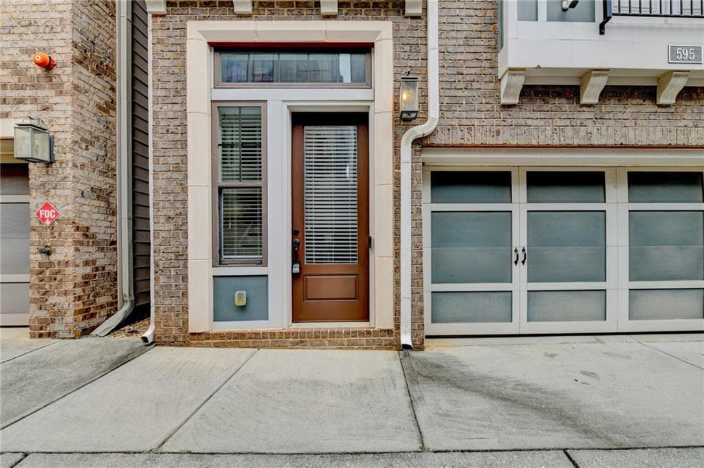 3 bedroom, 3 bathroom, 1,890 sq ft single family residence for sale at 595 Broadview Place, Atlanta, GA 30324 — photo 5
