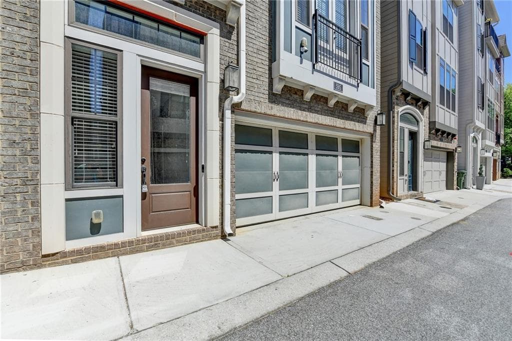 3 bedroom, 3 bathroom, 1,890 sq ft single family residence for sale at 595 Broadview Place, Atlanta, GA 30324 — photo 6