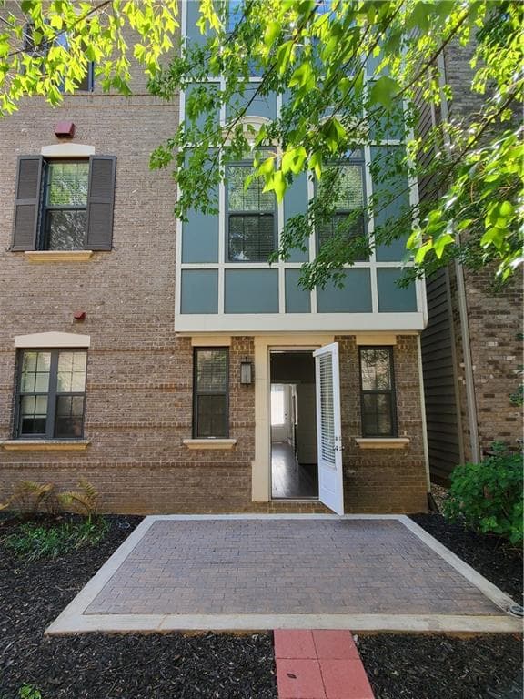 3 bedroom, 3 bathroom, 1,890 sq ft single family residence for sale at 595 Broadview Place, Atlanta, GA 30324 — photo 8