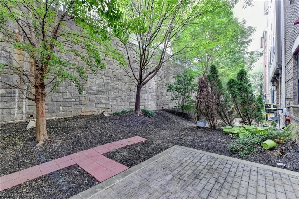 3 bedroom, 3 bathroom, 1,890 sq ft single family residence for sale at 595 Broadview Place, Atlanta, GA 30324 — photo 9