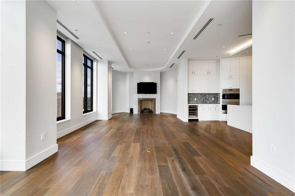 3 bedroom, 4 bathroom, 3,407 sq ft condominium for rent at 3376 Peachtree Road 33B, Atlanta, GA 30326 for $13,000 a month — photo 4