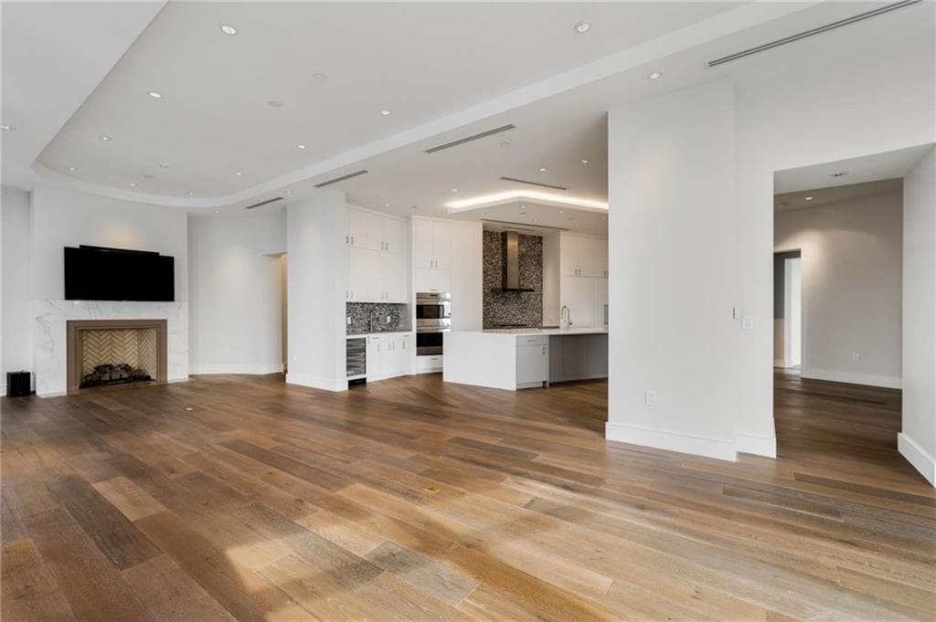 3 bedroom, 4 bathroom, 3,407 sq ft condominium for rent at 3376 Peachtree Road 33B, Atlanta, GA 30326 for $13,000 a month — photo 6