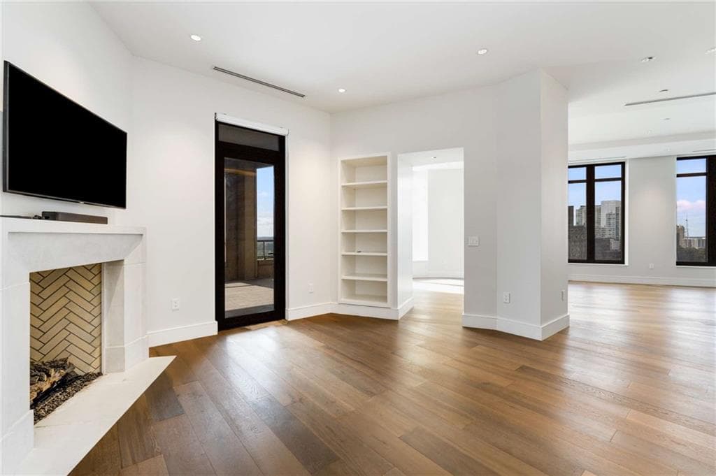 3 bedroom, 4 bathroom, 3,407 sq ft condominium for rent at 3376 Peachtree Road 33B, Atlanta, GA 30326 for $13,000 a month — photo 8