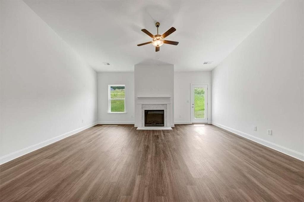 4 bedroom, 2 bathroom, 2,100 sq ft single family residence for sale at 305 Angela Avenue, Bowdon, GA 30108 — photo 2