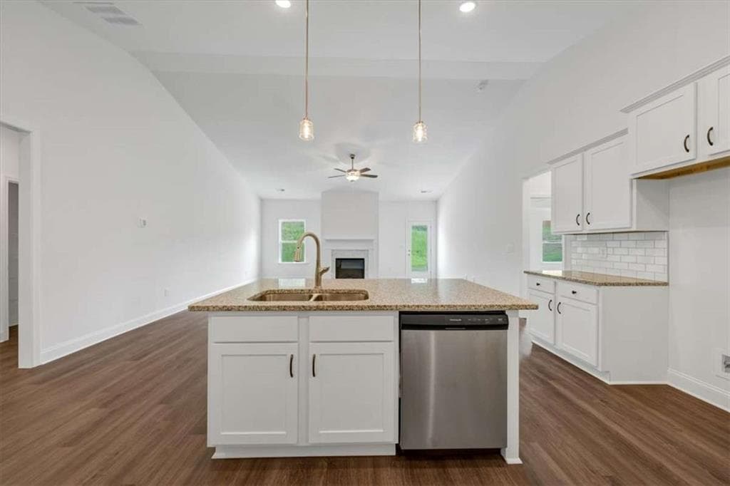 4 bedroom, 2 bathroom, 2,100 sq ft single family residence for sale at 305 Angela Avenue, Bowdon, GA 30108 — photo 6
