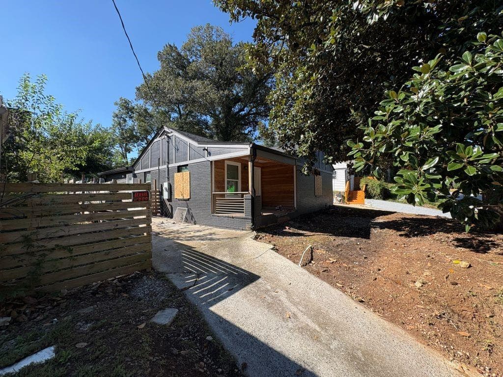 3 bedroom, 2 bathroom, 1,118 sq ft single family residence for sale at 1664 M L King Jr Drive, Atlanta, GA 30314 — photo 6