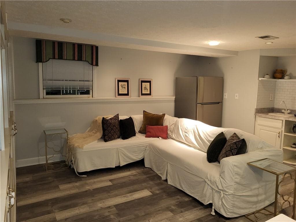 2 bedroom, 1 bathroom, 4,355 sq ft apartment for rent at 1311 Mile Post Drive, Atlanta, GA 30338 for $1,495 a month — photo 7