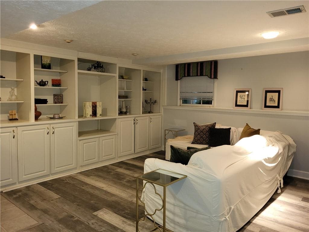 2 bedroom, 1 bathroom, 4,355 sq ft apartment for rent at 1311 Mile Post Drive, Atlanta, GA 30338 for $1,495 a month — photo 8