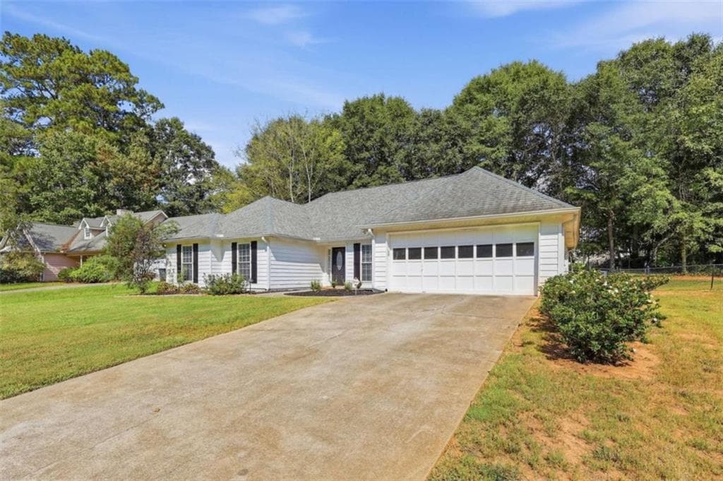 3 bedroom, 2 bathroom, 1,654 sq ft single family residence for sale at 25 Manor Oak Lane, Covington, GA 30014 — photo 2