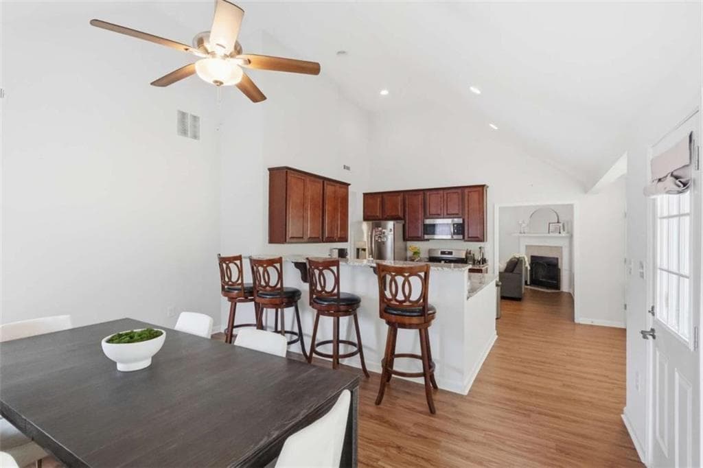 3 bedroom, 2 bathroom, 1,654 sq ft single family residence for sale at 25 Manor Oak Lane, Covington, GA 30014 — photo 3