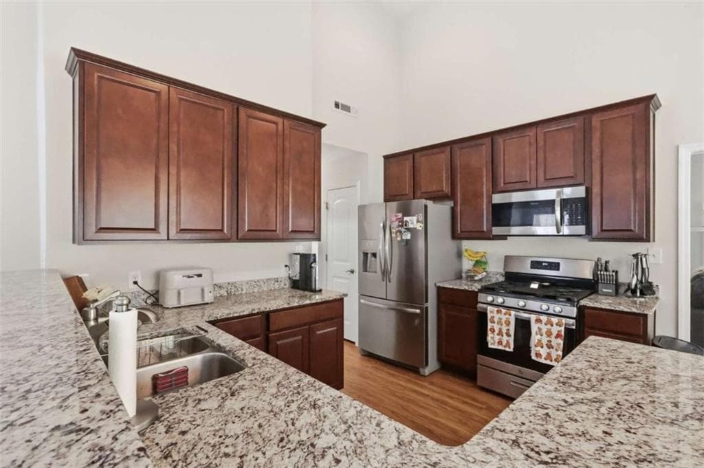 3 bedroom, 2 bathroom, 1,654 sq ft single family residence for sale at 25 Manor Oak Lane, Covington, GA 30014 — photo 5