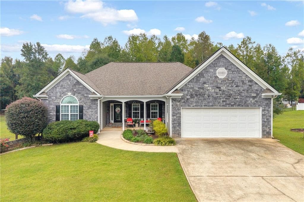 6 bedroom, 3 bathroom, 4,402 sq ft single family residence for sale at 316 Hwy 59, Commerce, GA 30539