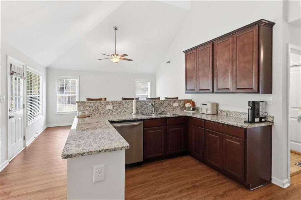 3 bedroom, 2 bathroom, 1,654 sq ft single family residence for sale at 25 Manor Oak Lane, Covington, GA 30014 — photo 6