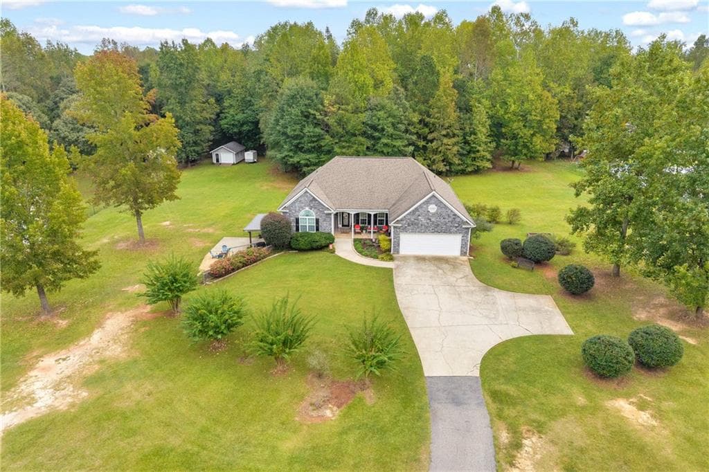 6 bedroom, 3 bathroom, 4,402 sq ft single family residence for sale at 316 Hwy 59, Commerce, GA 30539 — photo 2