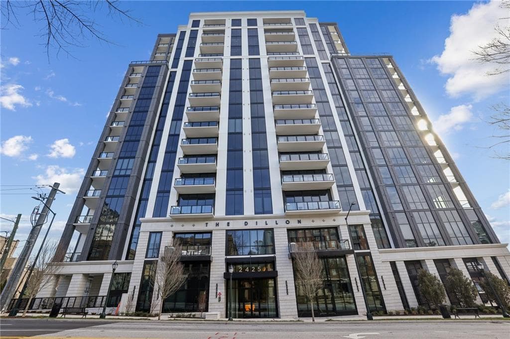 3 bedroom, 4 bathroom, 2,249 sq ft condominium for sale at 2425 Peachtree Road 501, Atlanta, GA 30305 — photo 2