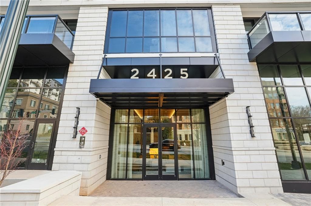 3 bedroom, 4 bathroom, 2,249 sq ft condominium for sale at 2425 Peachtree Road 501, Atlanta, GA 30305 — photo 3