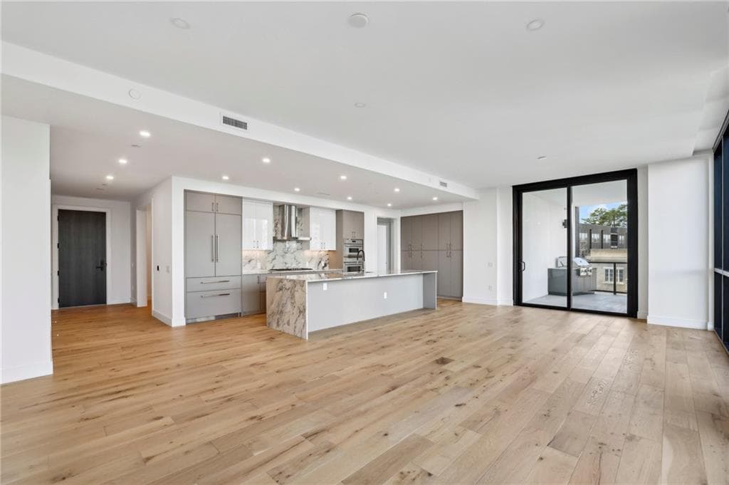 3 bedroom, 4 bathroom, 2,249 sq ft condominium for sale at 2425 Peachtree Road 501, Atlanta, GA 30305 — photo 9