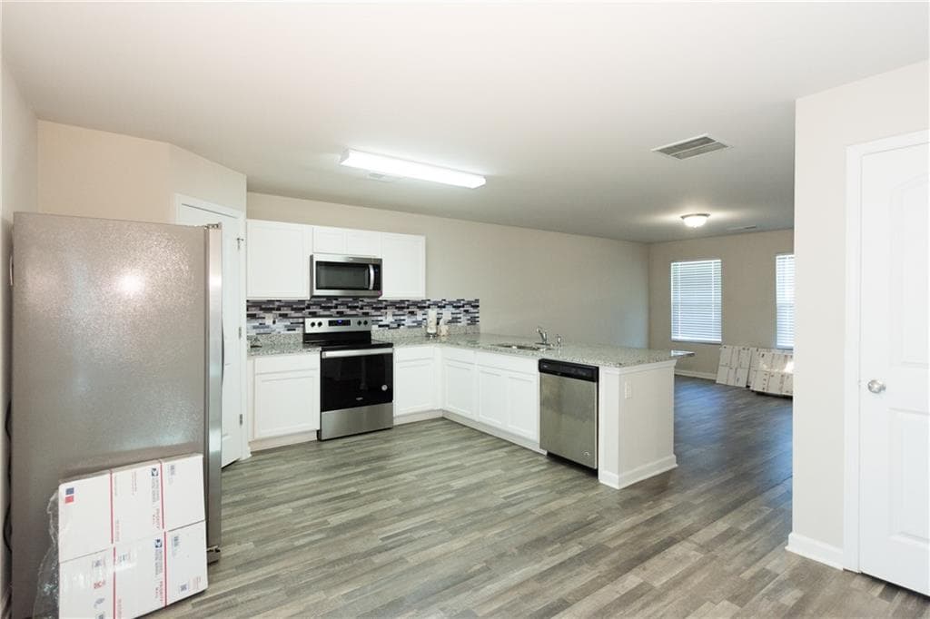 4 bedroom, 3 bathroom, 2,323 sq ft single family residence for rent at 706 Dove Tree Lane, Social Circle, GA 30025 for $2,000 a month — photo 6