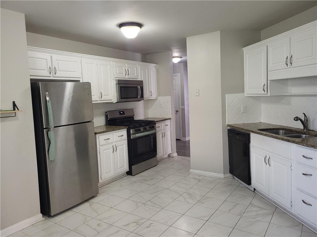 3 bedroom, 2 bathroom, 2,122 sq ft single family residence for rent at 704 White Dove Drive, Mcdonough, GA 30253 for $2,145 a month — photo 4