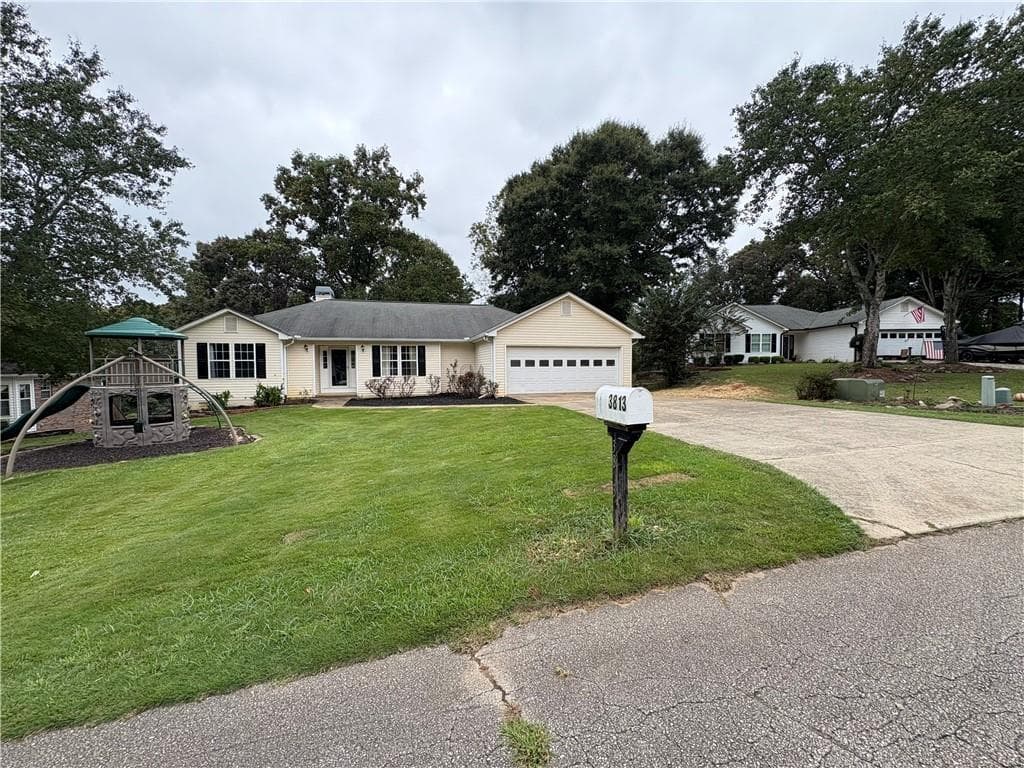 3 bedroom, 2 bathroom, 1,925 sq ft single family residence for rent at 3813 N. Rivercrest, Gainesville, GA 30506 for $2,100 a month — photo 2