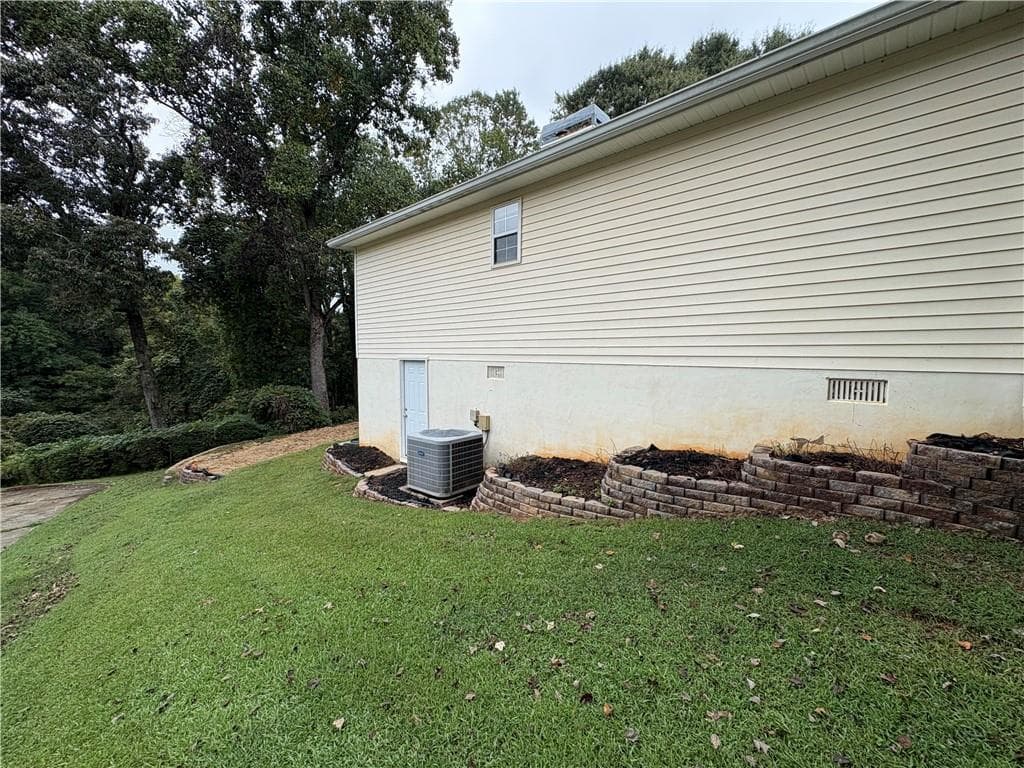 3 bedroom, 2 bathroom, 1,925 sq ft single family residence for rent at 3813 N. Rivercrest, Gainesville, GA 30506 for $2,100 a month — photo 5